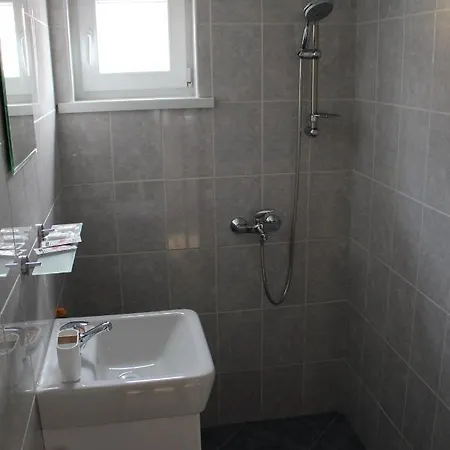 Raya Apartment *